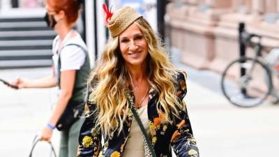 Sarah Jessica Parker Introduces New 'Sex and the City' Reboot Cast Members - www.etonline.com