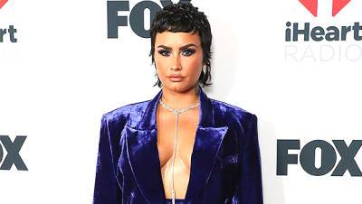 Demi Lovato Says They Feel ‘Sexiest’ While ‘Naked’ In A Bathtub Without Makeup – Photo - hollywoodlife.com