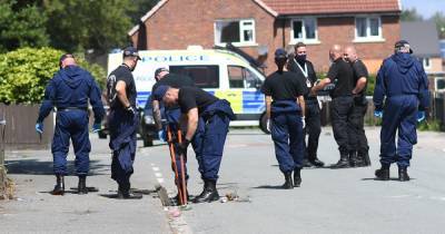 Specialist police officers comb residential street after drive-by shooting - www.manchestereveningnews.co.uk