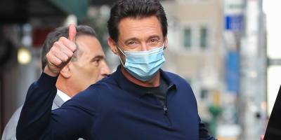Hugh Jackman Shows Off Huge Arm Muscles Ahead Of 'Late Show' Appearance - www.justjared.com - county York - county Colbert
