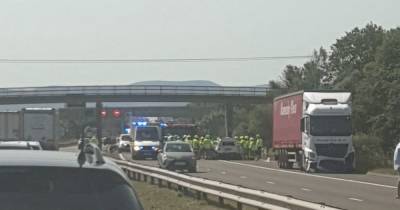 Traffic chaos as M90 closed after three vehicle smash and emergency services race to scene - www.dailyrecord.co.uk - Scotland
