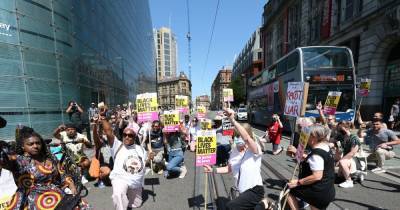 Anti-racism demonstrators bring traffic to standstill as they take knee in Manchester city centre - www.manchestereveningnews.co.uk - Manchester
