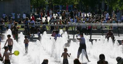 People across Greater Manchester bask in glorious sunshine on hottest day of the year - www.manchestereveningnews.co.uk - Manchester