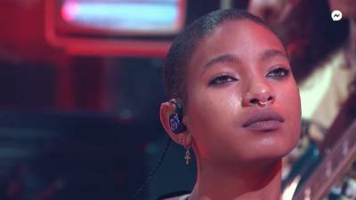 Willow Smith Shaves Her Head During Punk Performance of 'Whip My Hair' - www.etonline.com