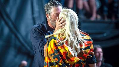 Blake Shelton Gwen Stefani Passionately Kiss On Stage At Festival 2 Weeks After Wedding — Photo - hollywoodlife.com - Wisconsin