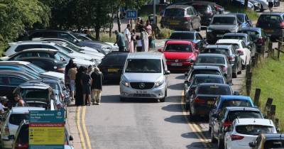 Car parks packed as huge crowds flock to Dovestone Reservoir to soak up sun - www.manchestereveningnews.co.uk