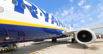 Ryanair passengers' shock after holidaymaker suffers suspected heart attack and dies at 35,000ft - www.manchestereveningnews.co.uk - Spain - Manchester
