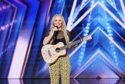 YouTuber Madilyn Bailey Impresses ‘AGT’ Judges With An Original Song Made Up Of Hate Comments - etcanada.com