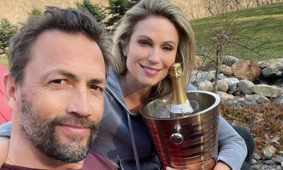 Amy Robach wows in flirty sundress for loved-up selfie with husband Andrew Shue - hellomagazine.com - France - Lake