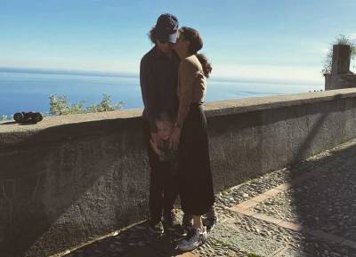 Mick Jagger’s girlfriend shares rare family photo with their young son - evoke.ie