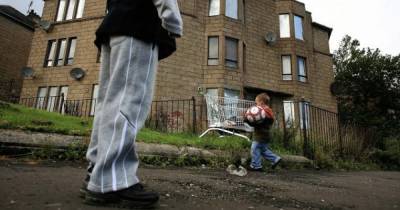 Scrap two-child benefits limit to help families out of poverty Boris Johnson advised - www.dailyrecord.co.uk - Britain