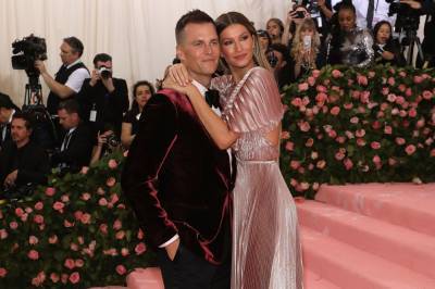 Tom Brady Gushes Over Wife Gisele Bündchen On Birthday With Sweet Photo Featuring Look-A-Like Daughter Vivian - etcanada.com