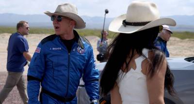 Jeff Bezos' Girlfriend Lauren Sanchez Gave Him a Big Embrace After Space Flight! - www.justjared.com - Texas - city Sanchez