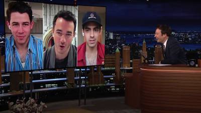 Joe Jonas Jokingly Promises a Jonas Brothers vs. Hemsworth Brothers MMA Fight - www.etonline.com