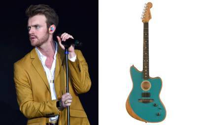 Fans invited to leave voicemails for Finneas to get advice about Fender acoustasonic guitar - www.nme.com - USA