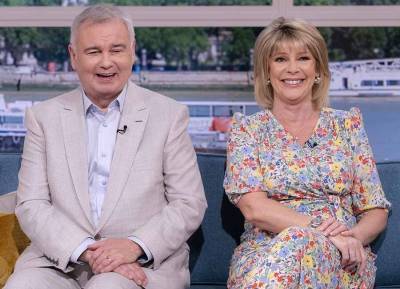 ‘Just call me papa’: Eamonn Holmes shares picture of his first grandchild - evoke.ie