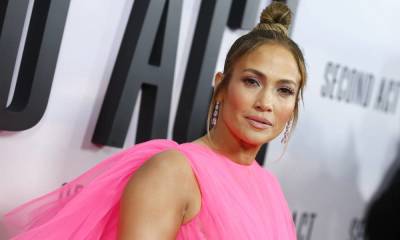 Jennifer Lopez’s dazzling mile-long cape needs to be seen to be believed - hellomagazine.com