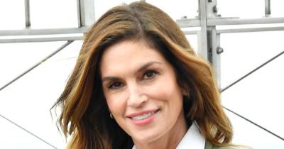Cindy Crawford Uses This Brush to Exfoliate Before Jumping in the Shower - www.usmagazine.com