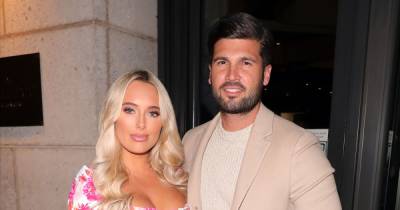 TOWIE’s Dan Edgar does girlfriend Amber Turner’s hair after she fractures hand on holiday - www.ok.co.uk