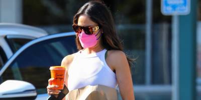 Eiza Gonzalez Picks Up Some Food To Go After A Workout in LA - www.justjared.com - Los Angeles