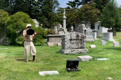 Quirky tours showcase jazz greats, other stars at Woodlawn Cemetery - nypost.com - New York