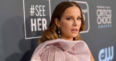 Kate Beckinsale’s crop top is so next level it will mesmerize you - www.msn.com