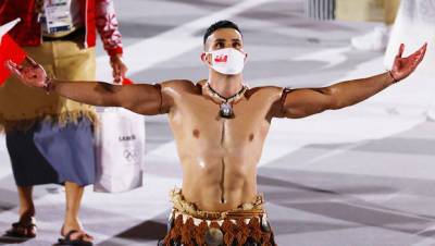 Tokyo Opening Ceremony: The Tonga Flag Bearer Is Back Yes, He’s Still Shirtless — Photo - hollywoodlife.com - Tokyo - Tonga