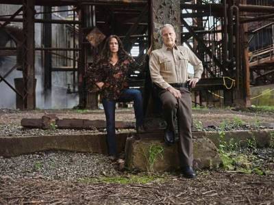 First Look At Jeff Daniels And Maura Tierney In New Showtime Thriller ‘American Rust’ - etcanada.com - USA - county Daniels