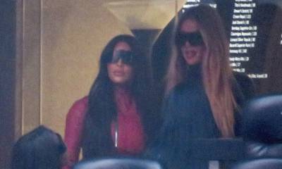 Khloé Kardashian sits by Kim’s side as she supports estranged husband Kanye West at album listening - us.hola.com - Atlanta