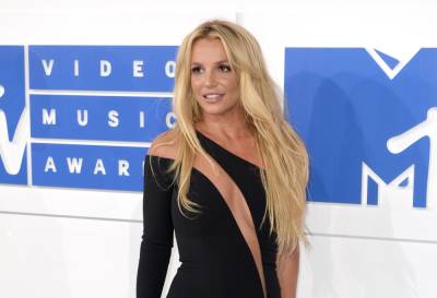 Britney Spears Shares Topless Photo On Instagram - etcanada.com