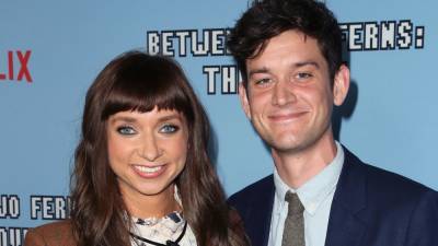 Lauren Lapkus Gives Birth to First Child With Husband Mike Castle - www.etonline.com
