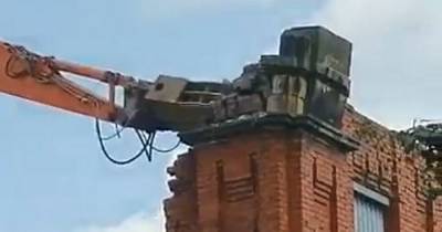 Demolition work on Oldham's Hartford cotton mill resumes as historic building is to be torn down for housing - www.manchestereveningnews.co.uk - city Hartford