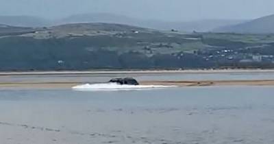 Video shows 4x4 driver desperately trying to save car from tide after being 'warned not to park on sand' - www.manchestereveningnews.co.uk
