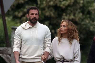 Jennifer Lopez Makes It Instagram Official With Ben Affleck — See The PDA-Filled Pic - etcanada.com