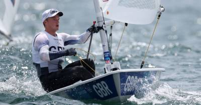 Macclesfield sailor Elliot Hanson sheds Olympic debutant jitters with fifth in first race - www.manchestereveningnews.co.uk - Tokyo
