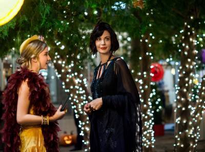 ‘Good Witch’ Finale Features First Same-Sex Kiss In A Hallmark Series - etcanada.com