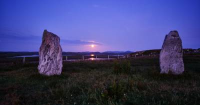 Scots photographer captures magical shots of full moon over stone circle that inspired Outlanders Craigh Na Dun - www.dailyrecord.co.uk - Scotland