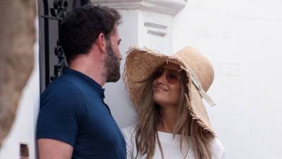 Jennifer Lopez can't keep her eyes off of Ben Affleck during Italian getaway - www.foxnews.com - Italy