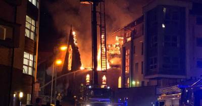 Fire crews battle huge blaze at church in Glasgow - www.dailyrecord.co.uk