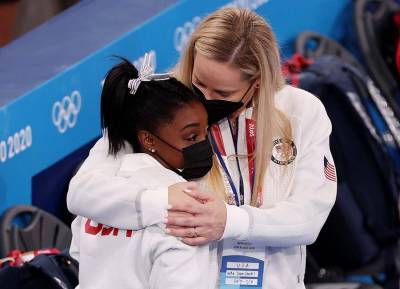 WATCH: The moment Simone Biles told her teammates she was dropping out - evoke.ie - USA