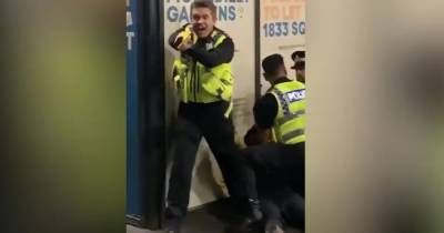 Cop aims Taser at a baying mob in Piccadilly Gardens as colleagues try to arrest a suspect - www.manchestereveningnews.co.uk - Manchester