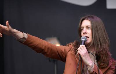 Watch Blossoms surprise school kids with impromptu gig at leavers day festival - www.nme.com