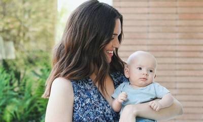 Mandy Moore praises 4-month-old baby Gus after his first flight - us.hola.com