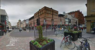 Teen hospitalised after weapon-wielding gang 'disturbance' in Glasgow - www.dailyrecord.co.uk