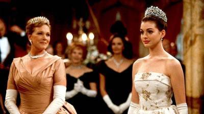Anne Hathaway Celebrates 20-Year Anniversary of 'The Princess Diaries' - www.etonline.com