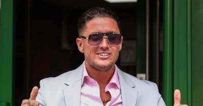 Stephen Bear pleads not guilty as he prepares to stand trial accused of sharing sexual images - www.ok.co.uk