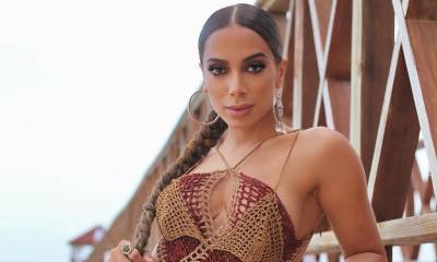 Latina singer Anitta shares a few encouraging words about self-love in a video for Sports Illustrated - us.hola.com