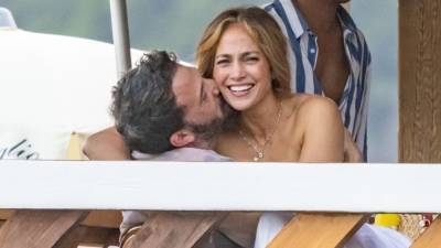 Ben Affleck Showers Jennifer Lopez With Kisses as She Sits on His Lap During Dinner Date: Pic - www.etonline.com - Italy
