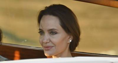 Angelina Jolie - Angelina Jolie Looks So Glamorous While Boarding a Taxi Boat in Venice - justjared.com - France - Italy - city Venice, Italy - county Angelina