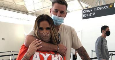 'Devastated' Katie Price jets off after rogue trader 'conned thousands from fans' - www.ok.co.uk